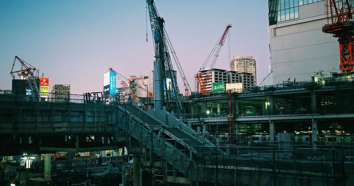 Open construction sites in Los Angeles hold high-value equipment with little protection Active construction site with exposed equipment and materials