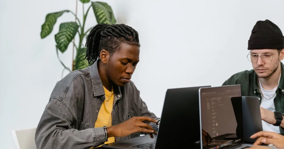 Microsoft 365 connects your team across devices and locations Team collaborating with Microsoft 365 on laptops