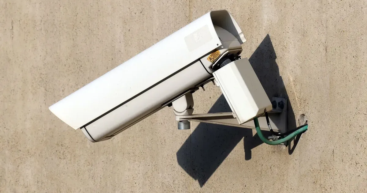 A monitored trailer covers more ground than guards for less monthly cost Security monitoring keeps costs predictable compared to guards