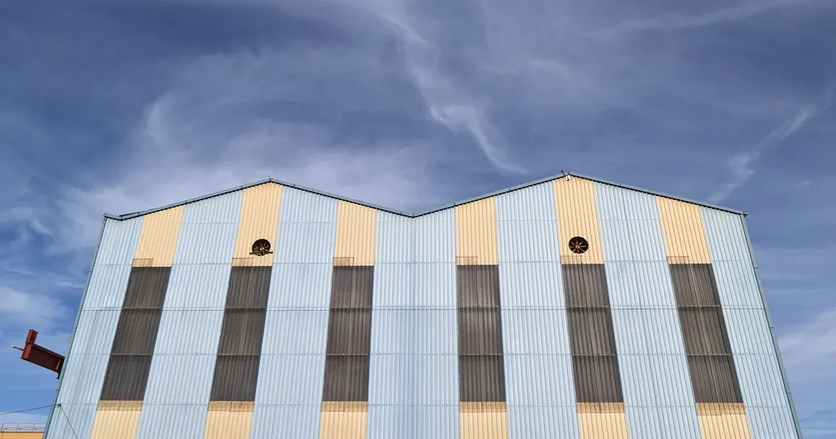 Industrial site protected by a rapid deployment trailer
